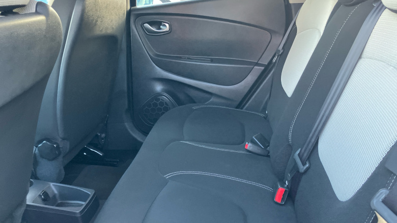 Renault Captur 1.3 TCE 150 Iconic 5dr EDC Petrol Hatchback